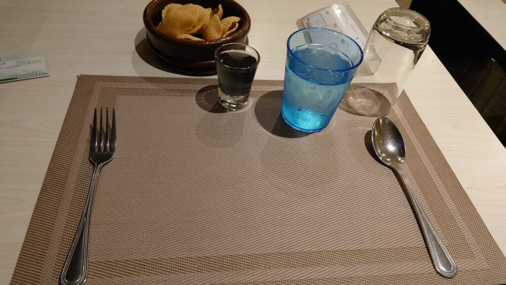 ディナークルーズのテーブルセット