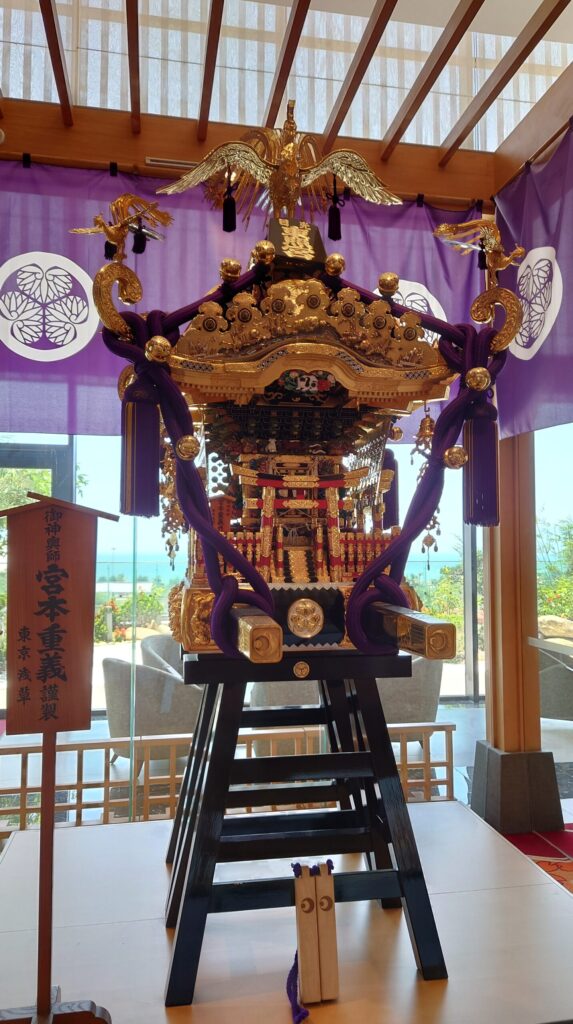 ホテル三日月ダナンの神輿