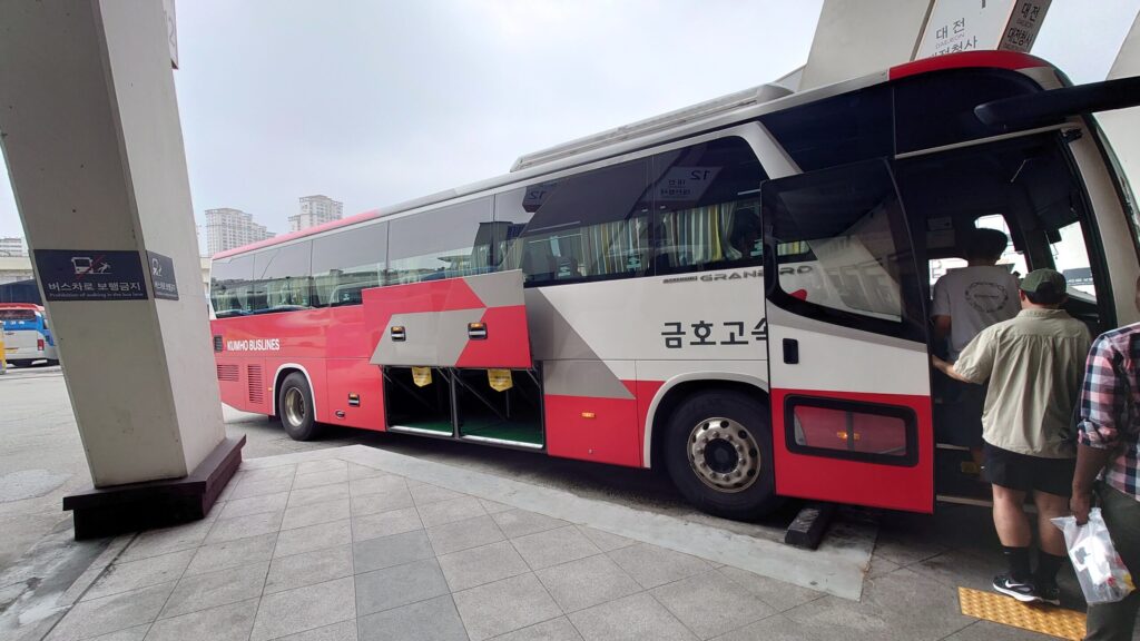 韓国の高速バスの写真