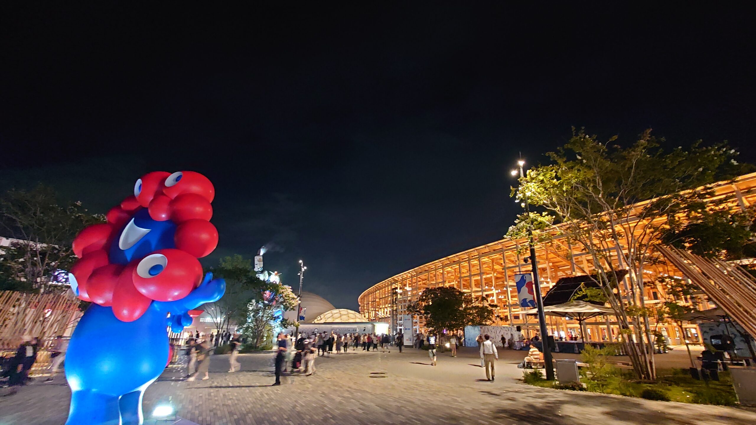 大阪万博のミャクミャクとガンダムと大屋根リング