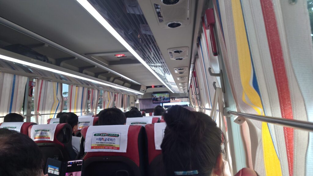 韓国の高速バス車内