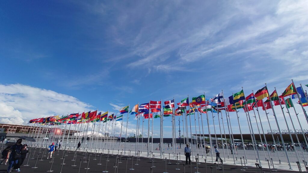 大阪関西万博の国旗
