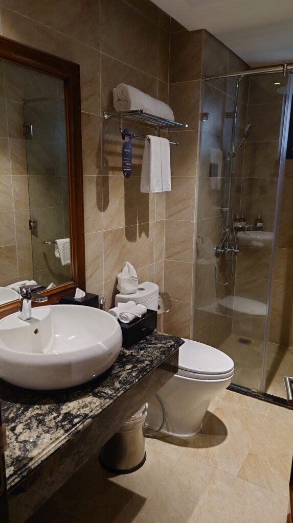 モナークホテルダナンのバスルーム