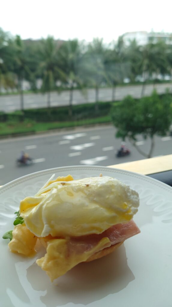 エッグベネディクト