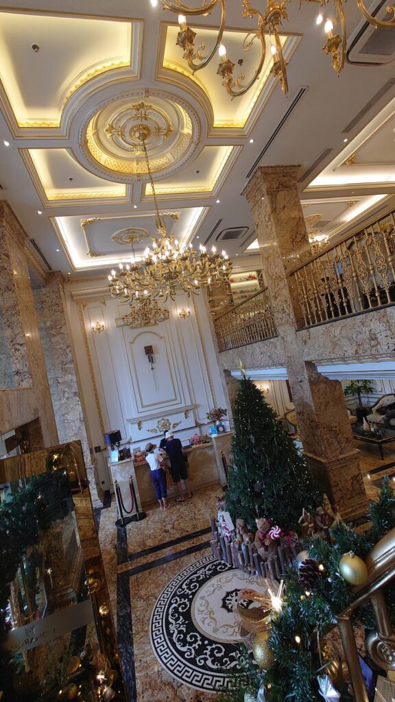 モナークホテルダナンのロビー